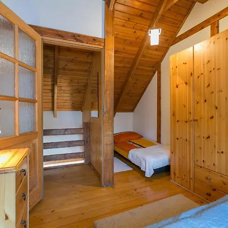 Alojamento de Turismo Selvagem Pod Jarzebina *